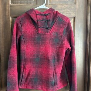 Women’s North Face Crescent
Hooded Pullover